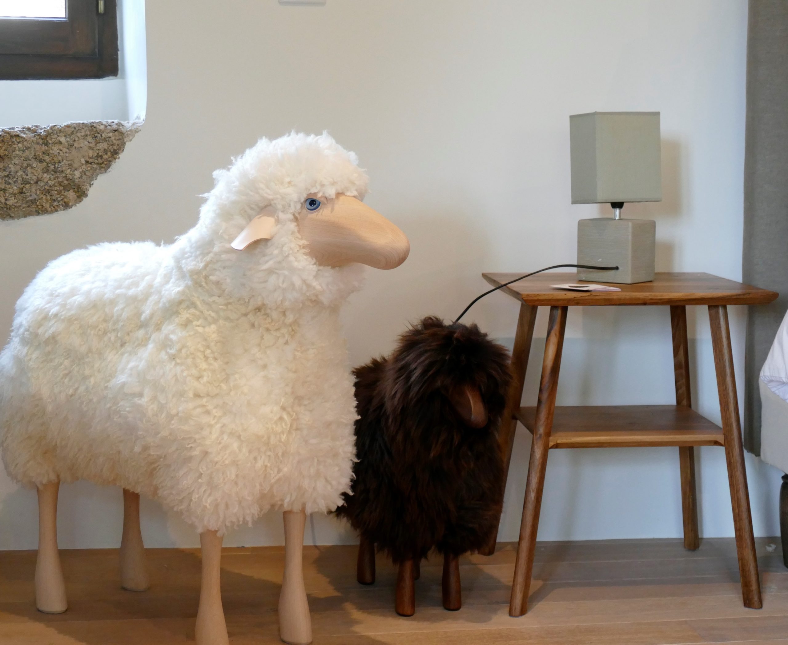 Mouton blanc décoration peau lainée