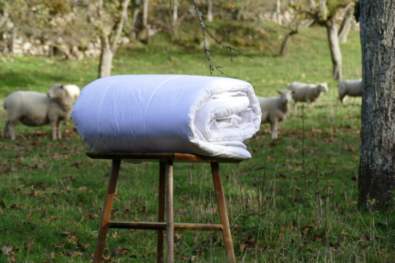 Couette en laine naturelle fabriquée artisanalement en France