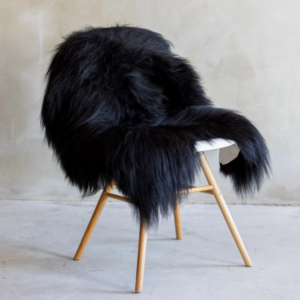 peau de mouton naturelle noire