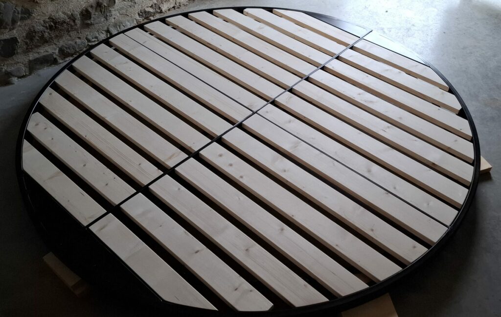 Atelier menuiserie literie Cardelaine, fabrication artisanale de sommiers bois massif