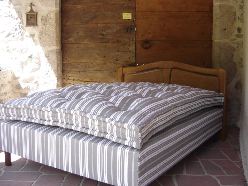 matelas en laine naturelle 100% laine cardée fabriqué à la main par Cardelaine