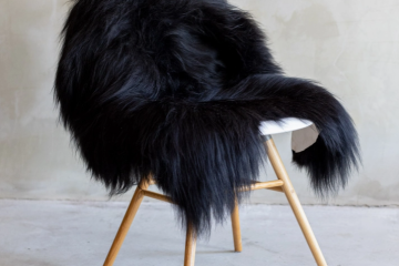 peau de mouton naturelle noire